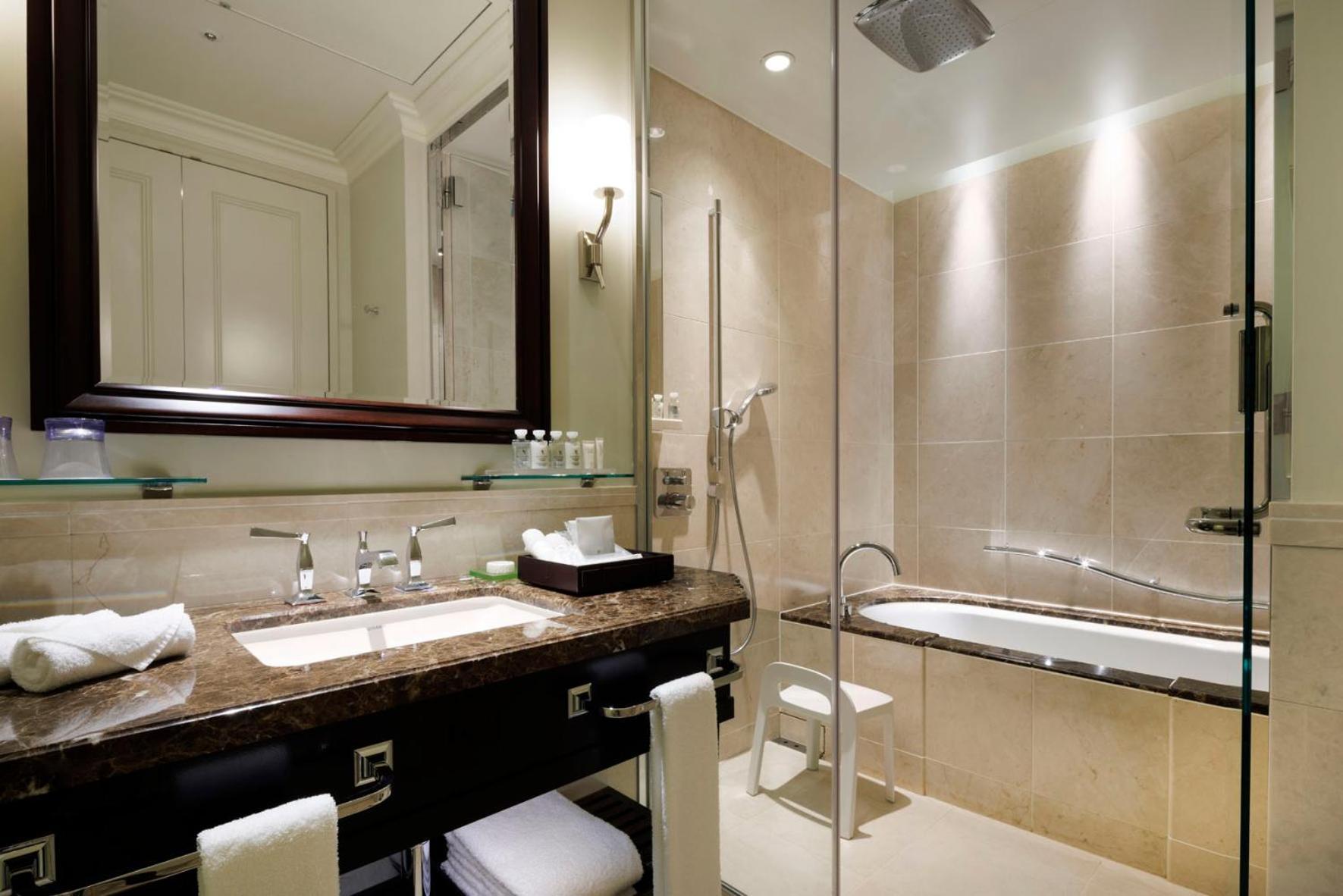 The Tokyo Station Hotel Tóquio Exterior foto A bathroom in a hotel