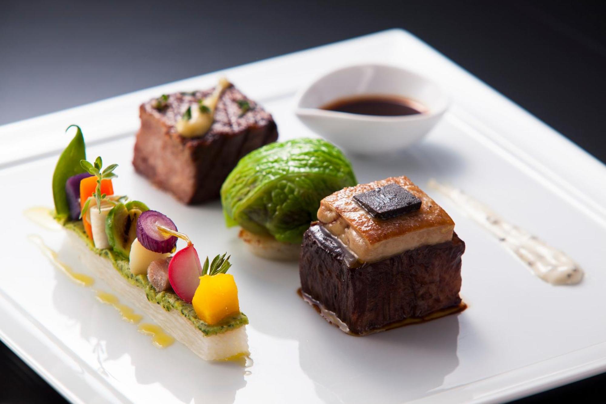 The Tokyo Station Hotel Tóquio Exterior foto A modern French cuisine dish