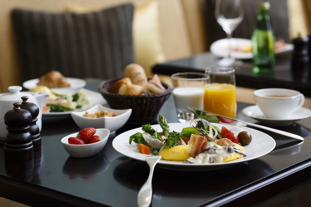 The Tokyo Station Hotel Tóquio Exterior foto A breakfast at the hotel